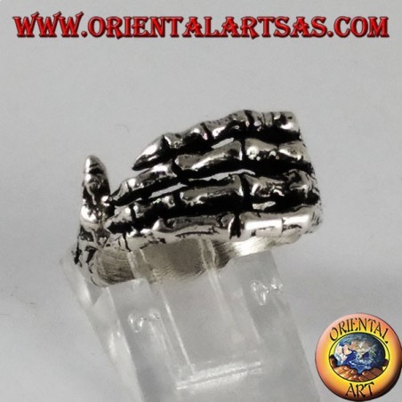 Anello  d'argento, mano di scheletro
