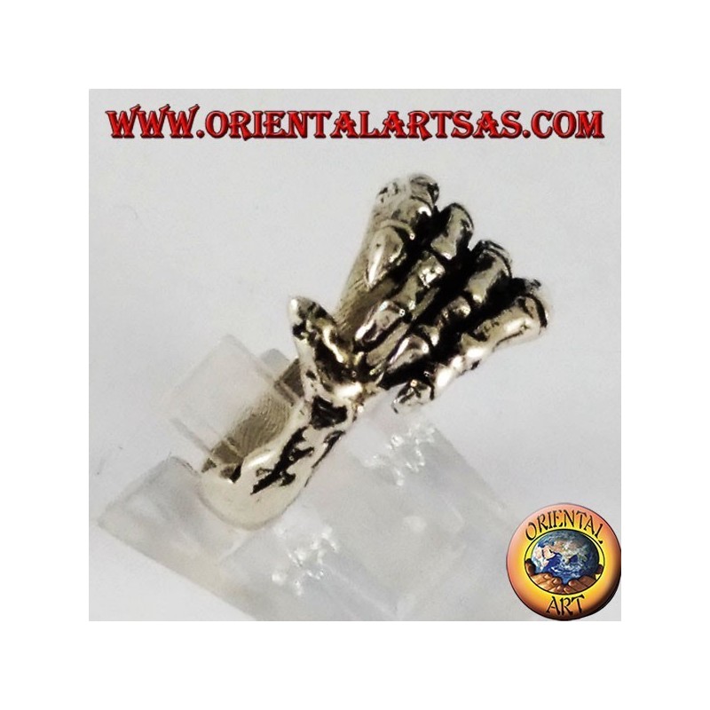 Anillo de plata, mano de esqueleto