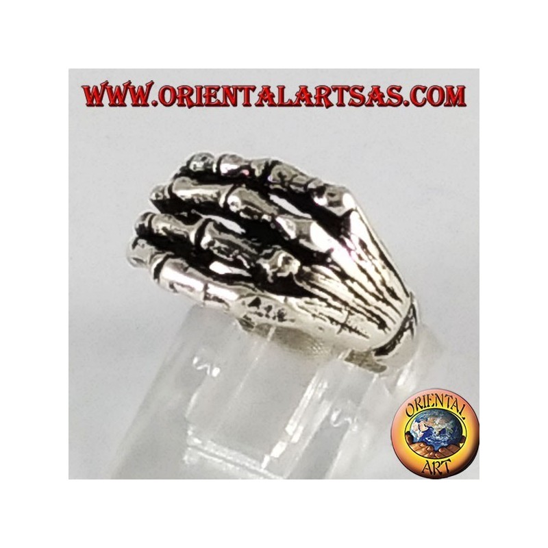 Bague en argent, main de squelette