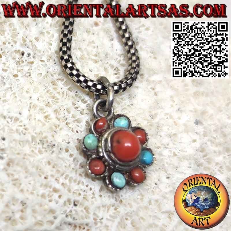 Ciondolo in argento a fiore con turchesi tibetani e coralli antichi alternati
