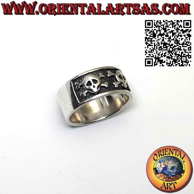 Anillo plata banda ancha con 5 calaveras con huesos en alto relieve