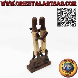 Scultura coppia in amore Dayak Borneo in osso ebano primitiva tribale