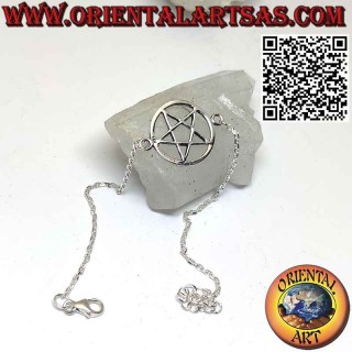 Silbernes Kettenarmband mit Sternpentagramm im zentralen Kreis