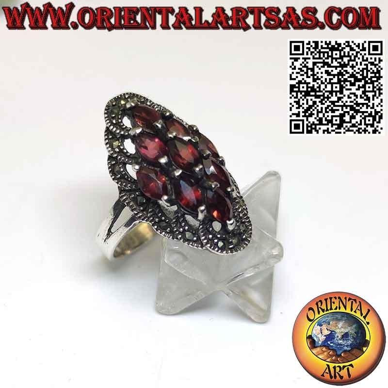 Bague en argent bobine avec 9 grenats navette entourés de marcassite