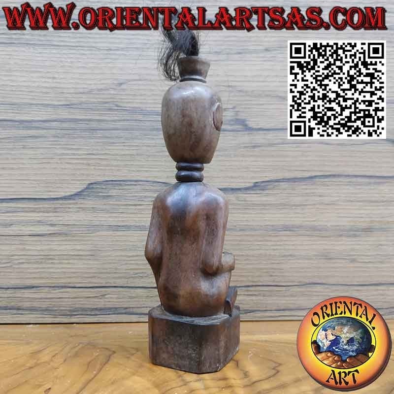 Scultura ancestrale rara in ebano di un immortale antenato dayak Borneo