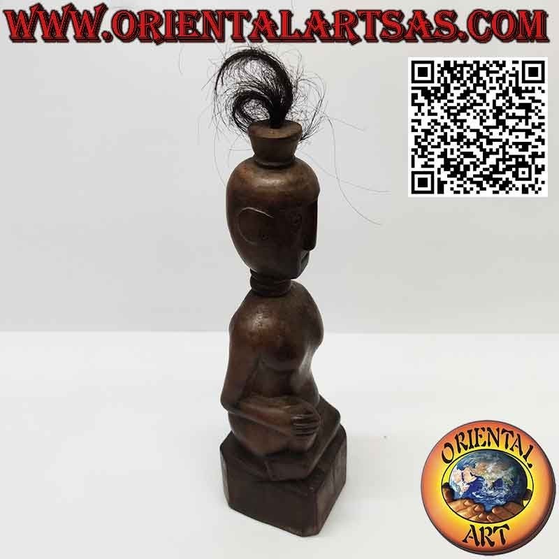 Scultura ancestrale rara in ebano di un immortale antenato dayak Borneo