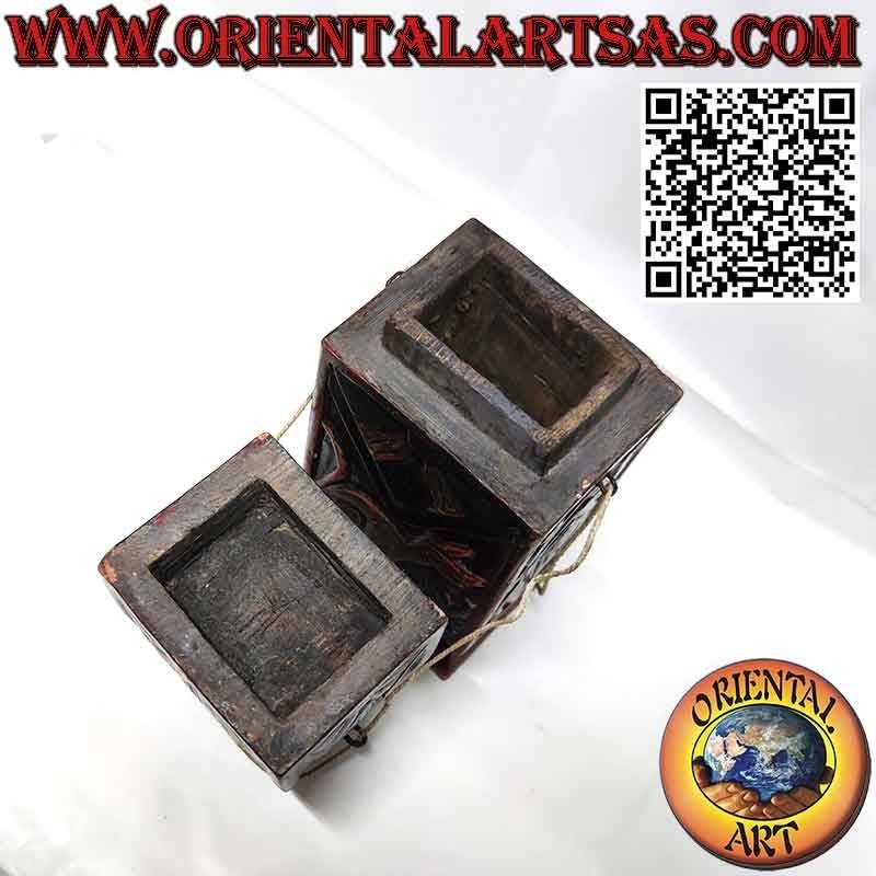 Antiguo botiquín de madera tallado y decorado Borneo Dayak