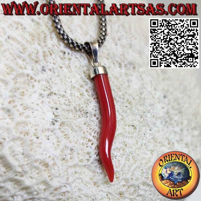 Cornet in natural coral with auspicious silver cap
