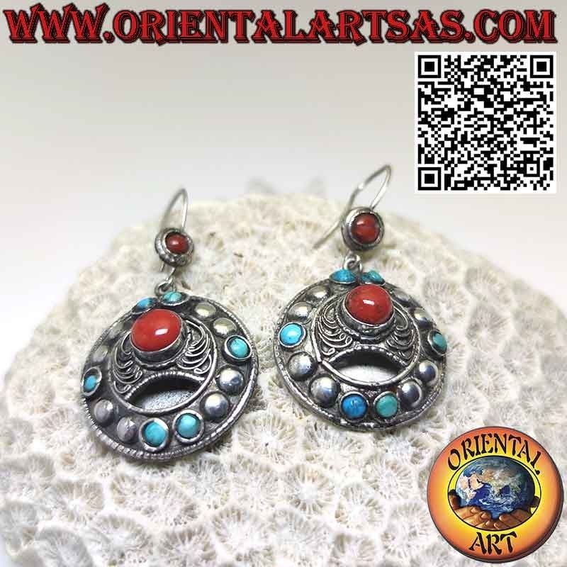 Pendientes redondos de plata con tachuelas y filigrana con coral y turquesa