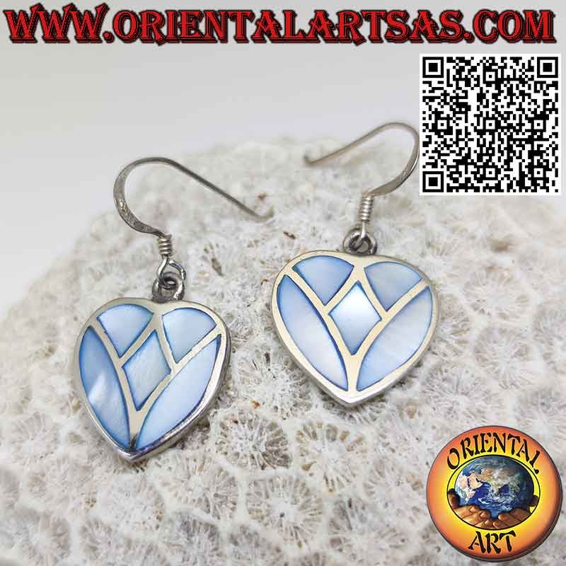 Herzförmige silberne Ohrhänger mit hellblauem Perlmutt-Mosaik