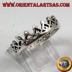 Anillo de plata, una pequeña corona