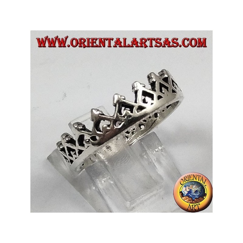 Anillo de plata, una pequeña corona
