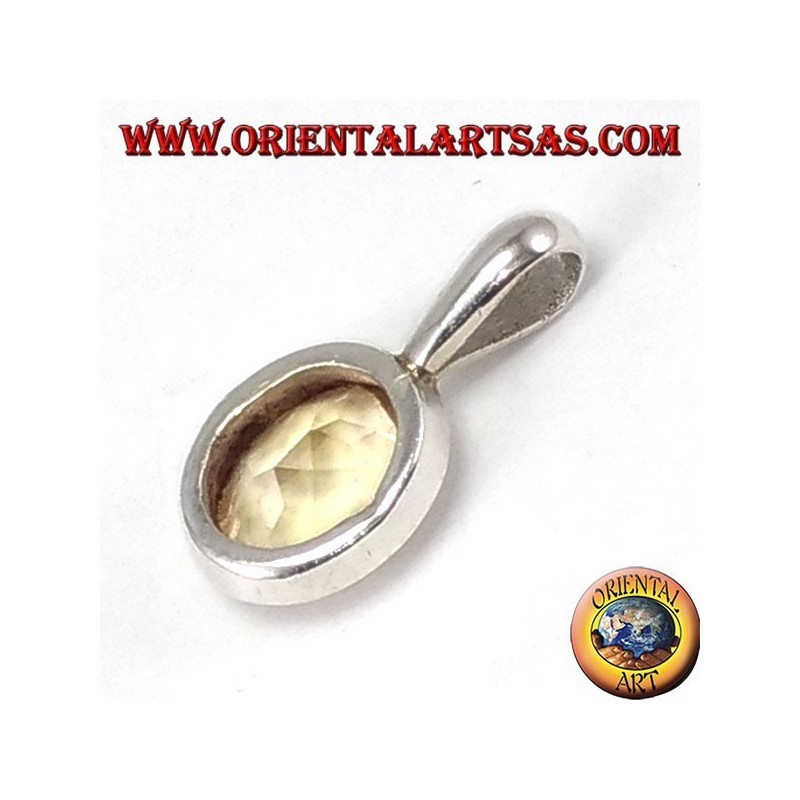 Colgante de plata con topacio oval natural enclavado