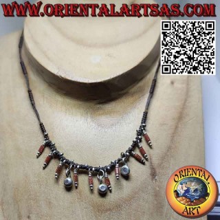 Karen-Halskette aus gewachstem Garn mit Silberschmuck und Sonnenstein