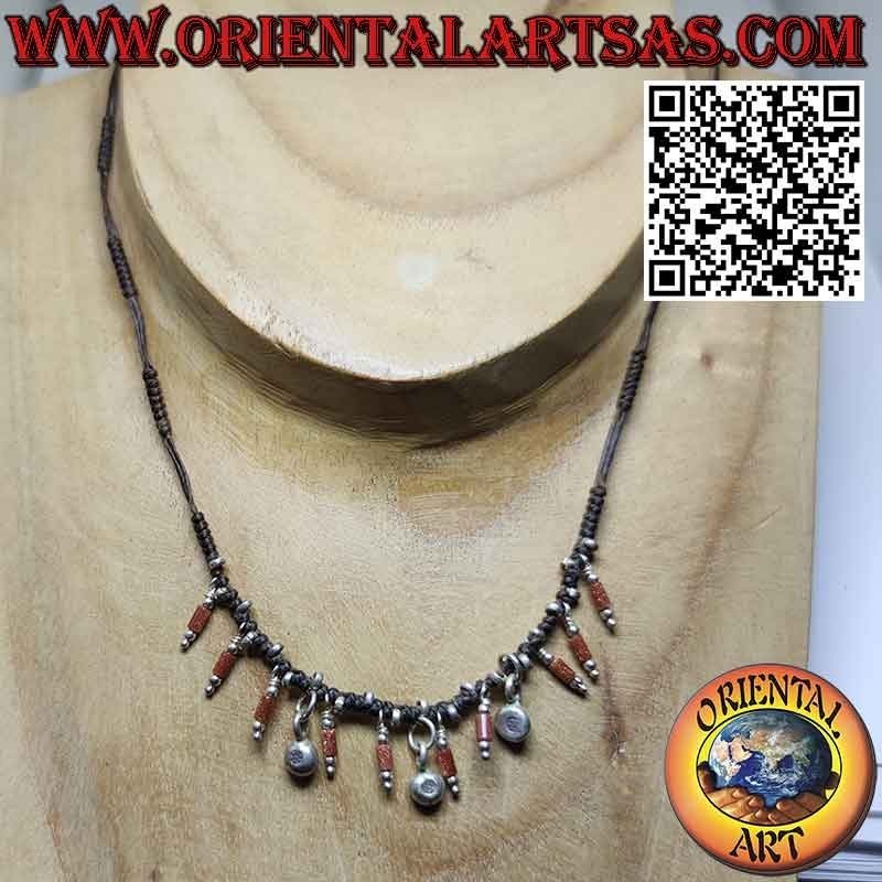 Karen-Halskette aus gewachstem Garn mit Silberschmuck und Sonnenstein