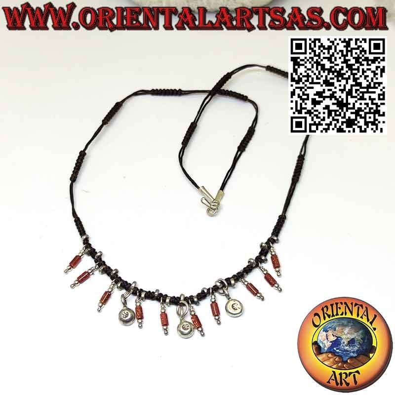 Collana karen in filo cerato con monili in argento e pietra del sole