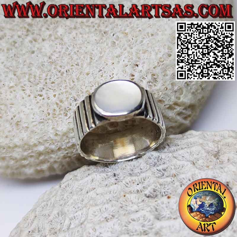 Silver ring with striped band with high relief oval mother-of-pearl