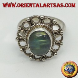 Bague en argent avec labradorite ovale et bord de petits cercles