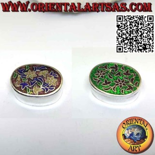 Cajita en forma de pastillero elipsoide plateado cincelado y esmaltado floral
