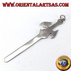 Colgante de plata, la espada del dragón
