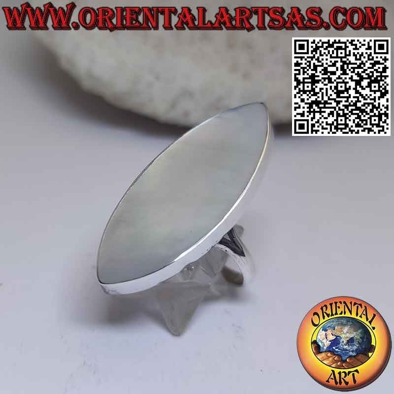 Anillo de plata con carrete largo de nácar borde liso