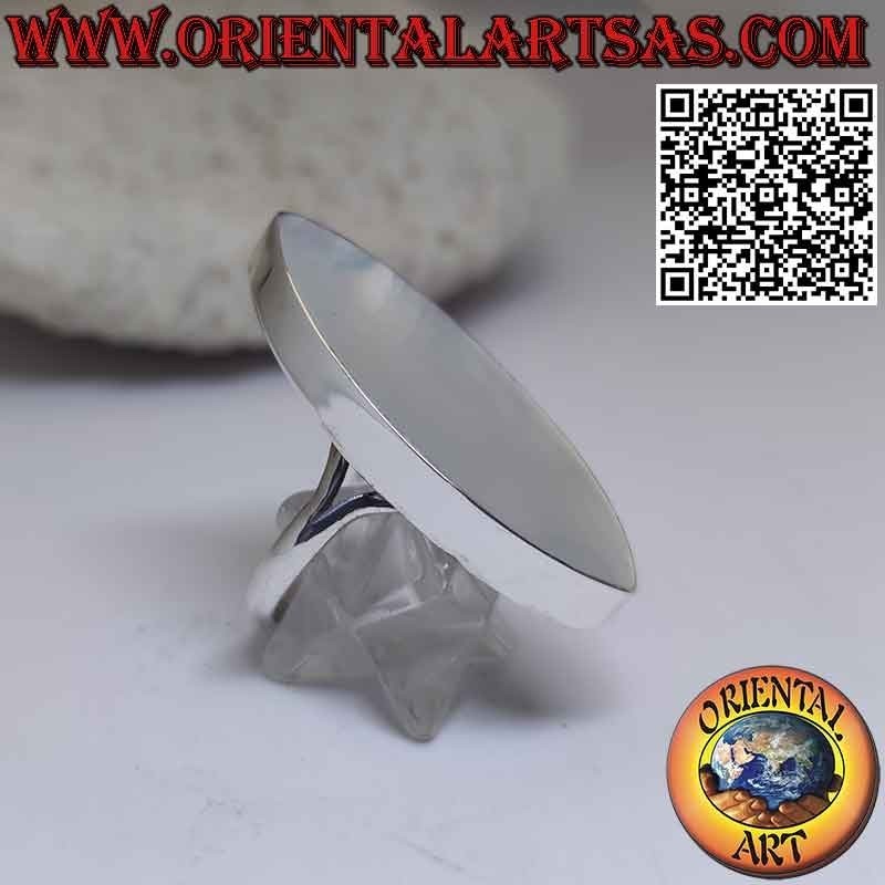 Anillo de plata con carrete largo de nácar borde liso