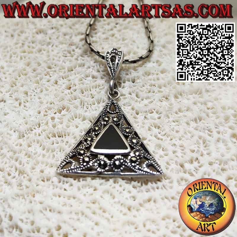 Ciondolo in argento triangolare con onice triangolare contornata da marcasite