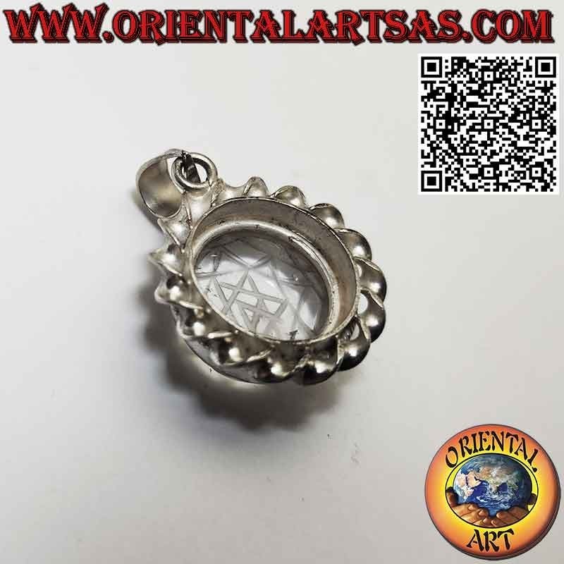 Pendentif en argent avec Sri Yantra gravé en cristal de roche et bord torsadé