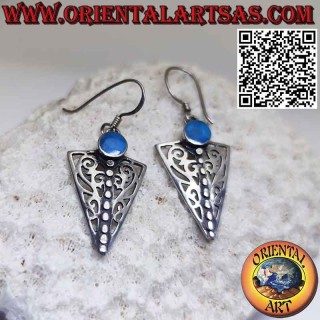 Pendientes triangulares de plata tallada con turquesa redonda