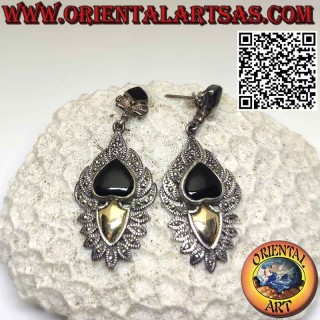 Orecchini in argento, con onice a forma di cuore, piastrina in oro a forma di scudo contornato da marcassite