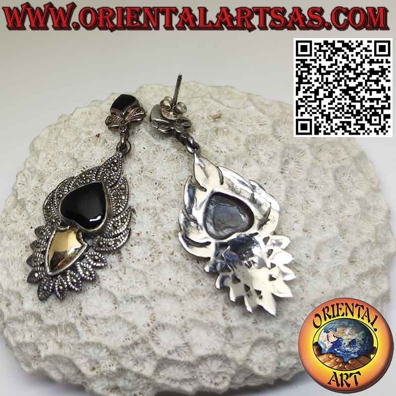 Orecchini in argento, con onice a cuore, piastrina in oro e marcassite
