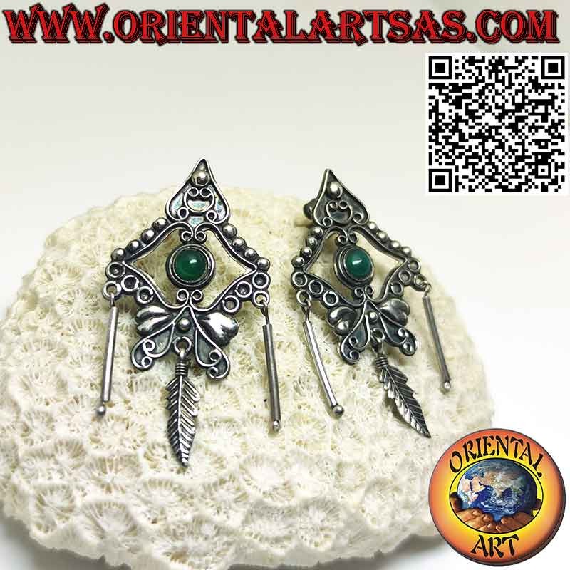Aretes de plata con ágata verde redonda, colgantes y pluma estilo nativo