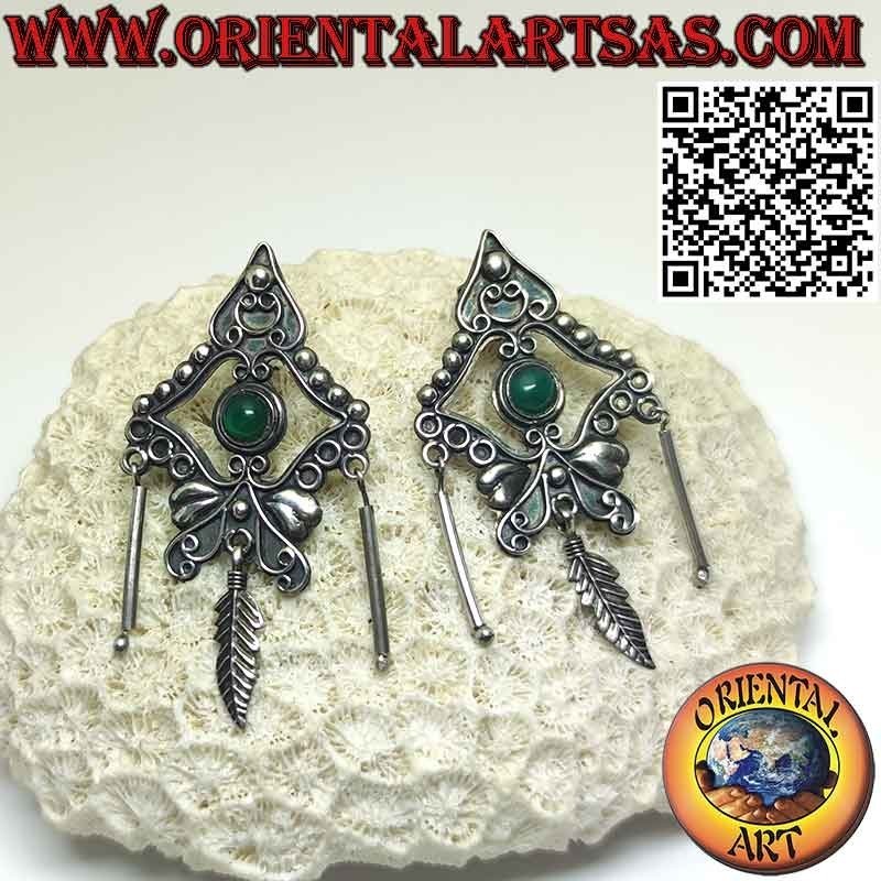 Silver lobe earrings with round green agate, pendants and feather