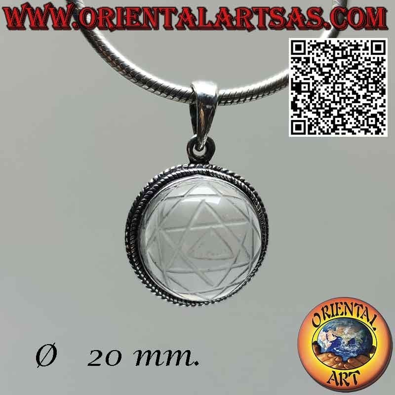 Ciondolo in argento con Sri Yantra inciso su cristallo di rocca da 20 mm.Ø