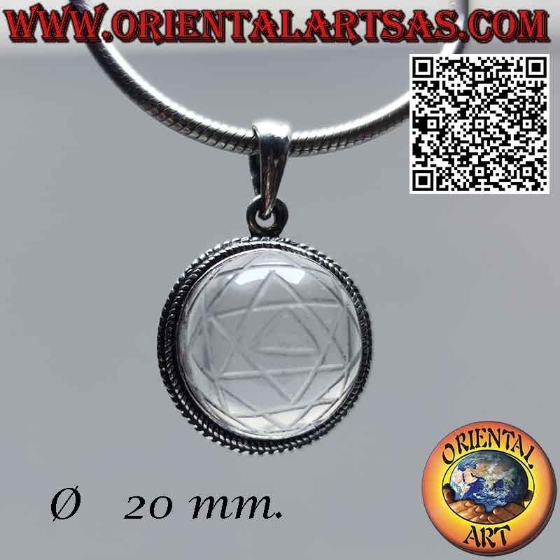 Colgante de plata con Sri Yantra grabado sobre cristal de roca de 20 mm Ø