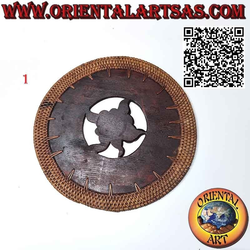 Salvamanteles Salvamanteles redondo en madera de caoba tallada y borde de mimbre