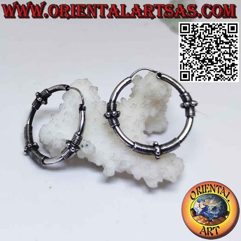 Boucles d'oreilles en argent cercle avec trois sections de fil enroulé et sphères