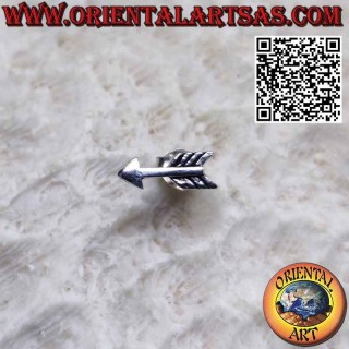 Mini orecchino da lobo realizzato in solido Argento 925 (925 parti su 1000) a forma di  freccia stile Nativi Americani