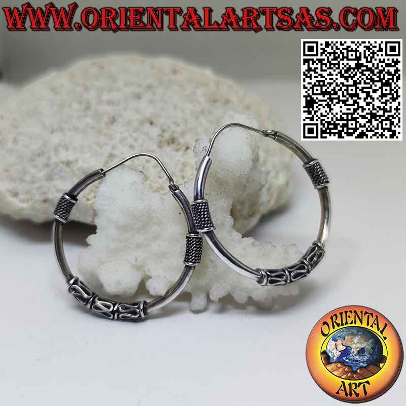 Orecchini in argento cerchio a 2 intersezione filo arrotolato ed 3 onde