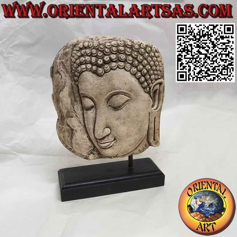 Escultura de piedra de cara de Buda de perfil con base de madera