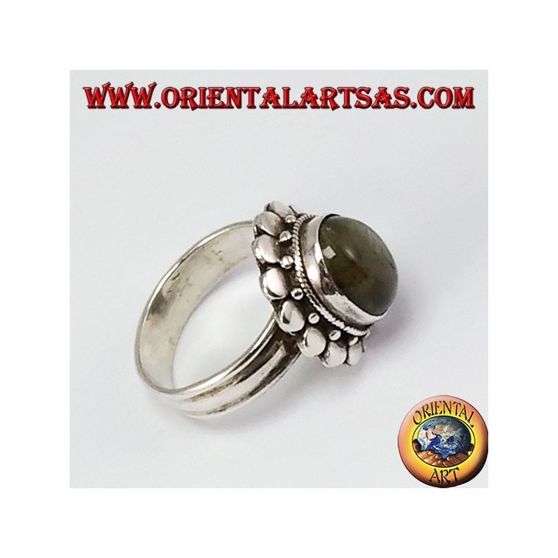 Silberring mit Rand besetzt mit ovalem labradorite