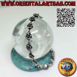 Bracelet avec une rangée de seize roses en argent 925 ‰