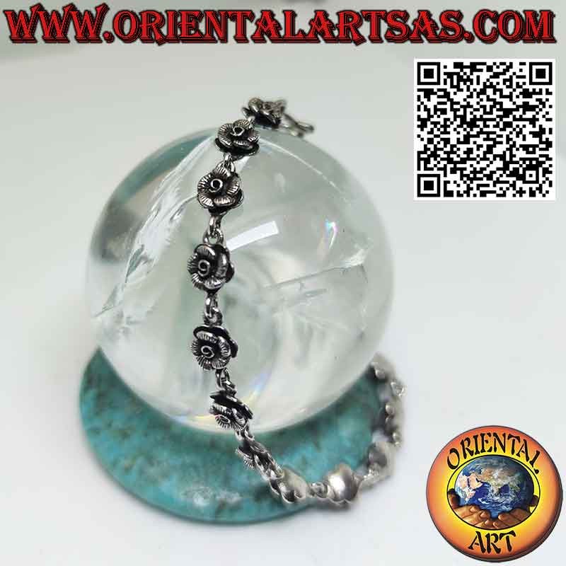 Bracelet with a row of sixteen roses made of 925 ‰ silver