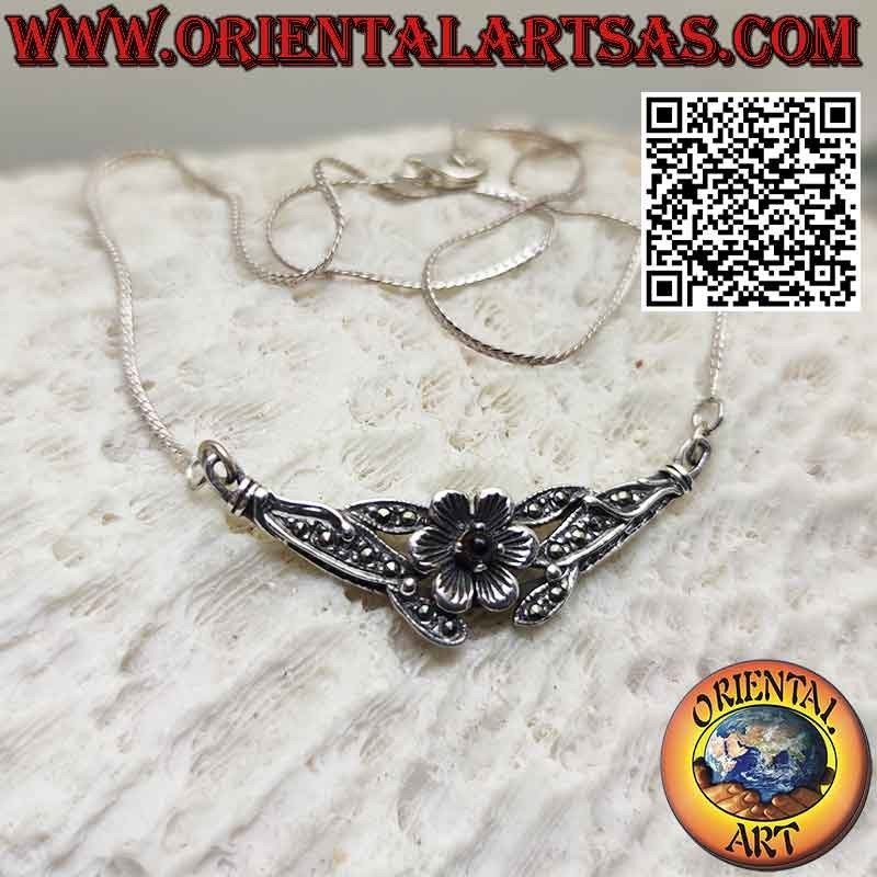 Collar en plata 925 con una rosa con granate en el centro y marcasita