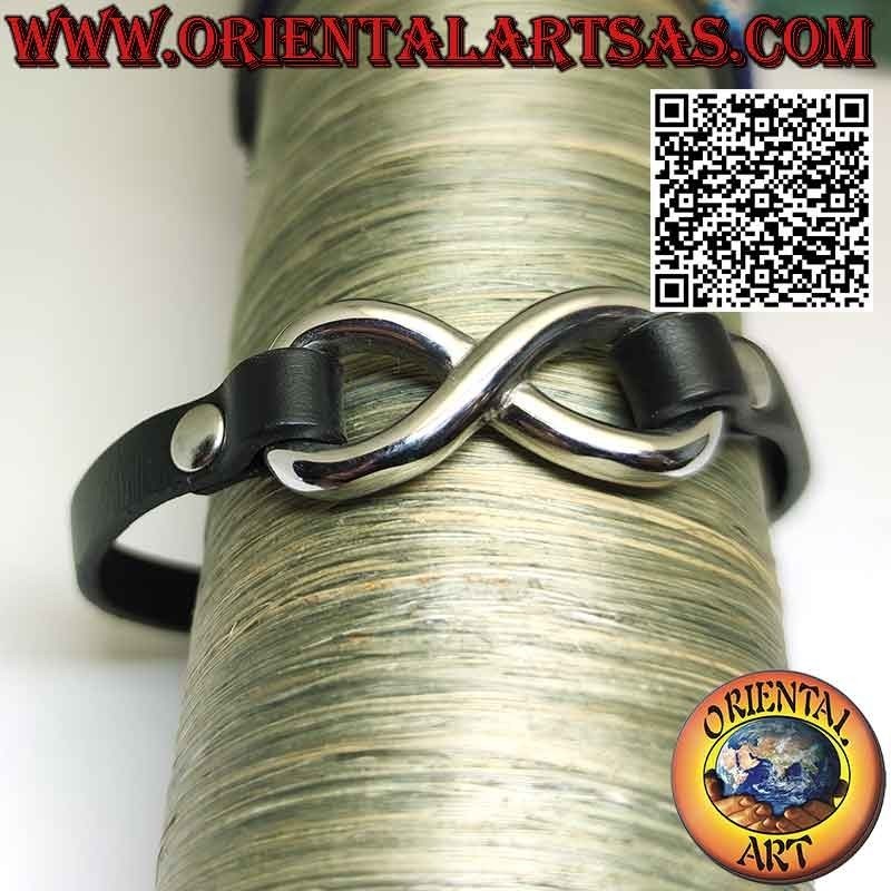 Armband mit Unendlichkeitssymbol aus Stahl und Lederband