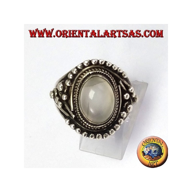 Anillo de plata con Moonstone ovalada (adularia) con las decoraciones asimétricas bolas