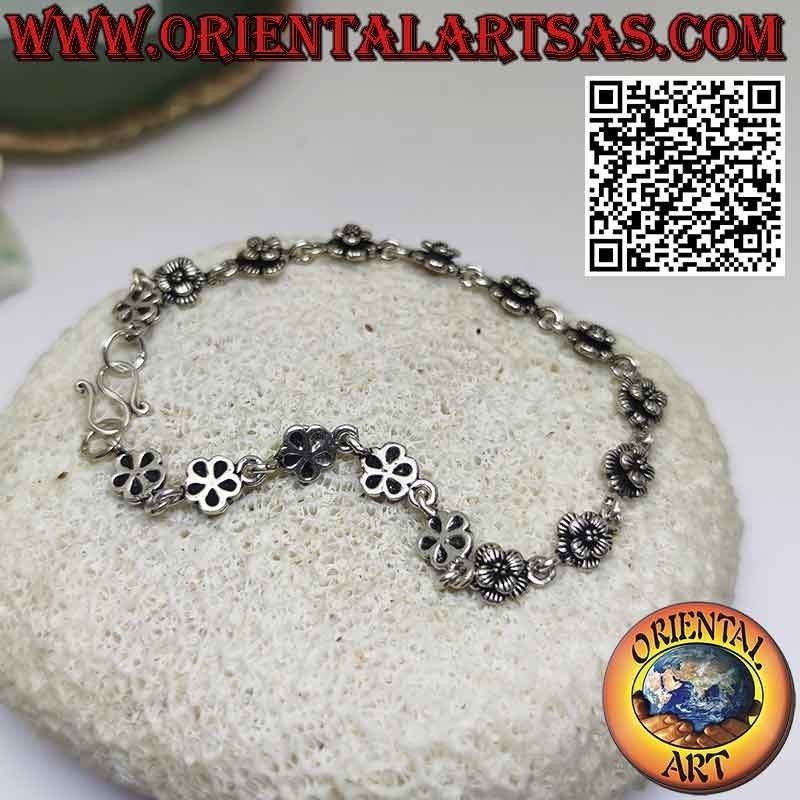 Bracelet avec seize roses en argent 925 ‰ en rangées réunies par un anneau