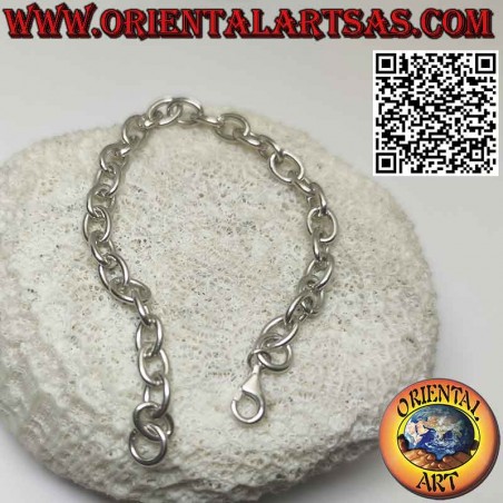 Silver chain bracelet of oval rings and snap hook, 18 cm