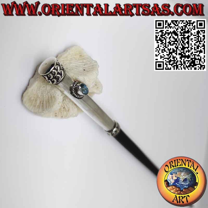 Pasador de pelo de ébano y gorro trabajado en plata y aguamarina.