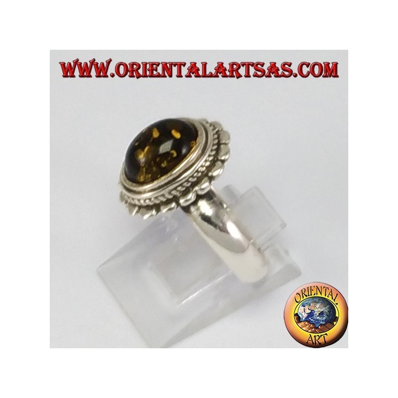 Bague en argent avec Ambra ovale vert